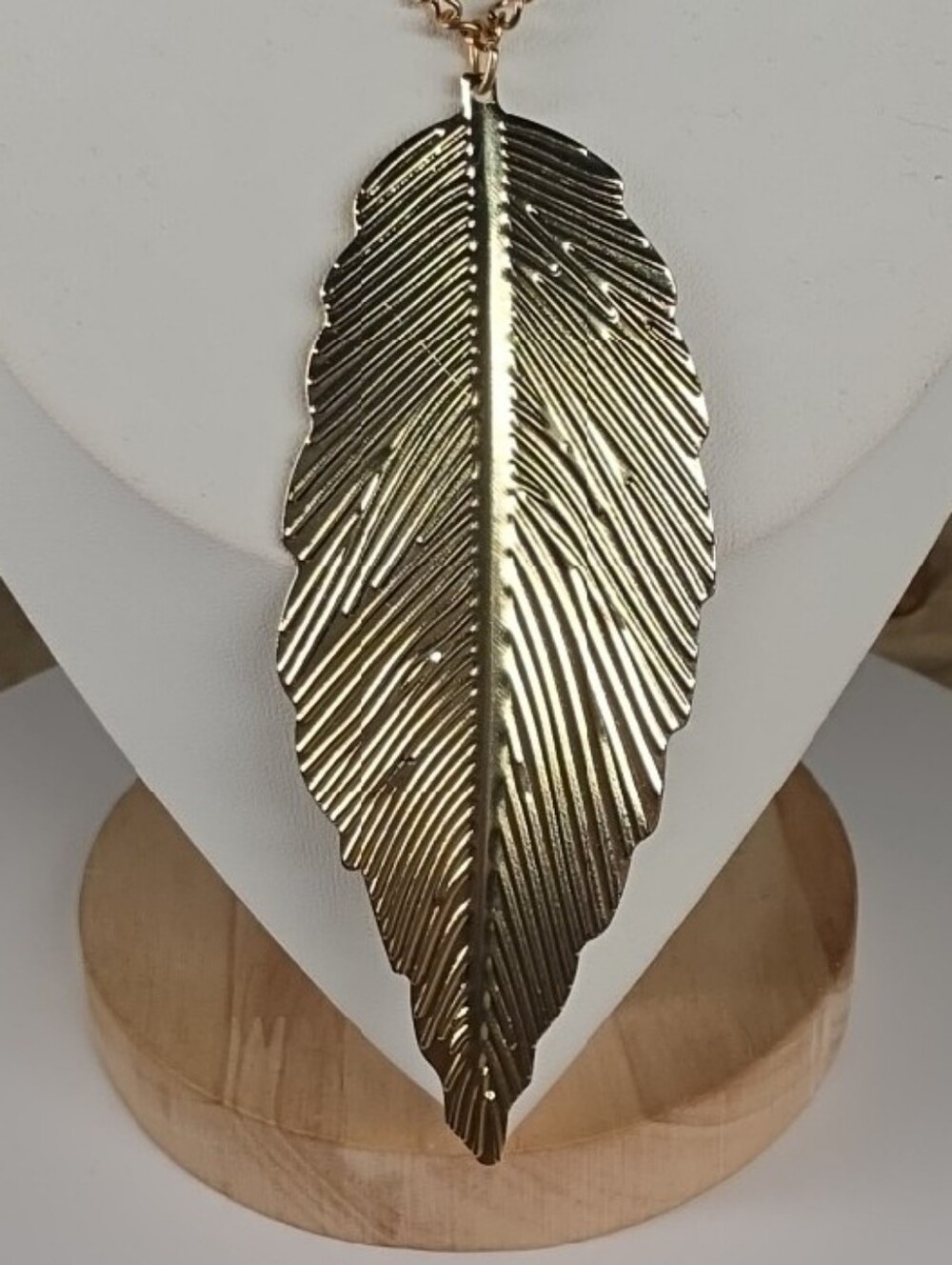 Gold-Toned Feather Pendant Necklace 24" (12" Drop) NEW! - Picture 3 of 9